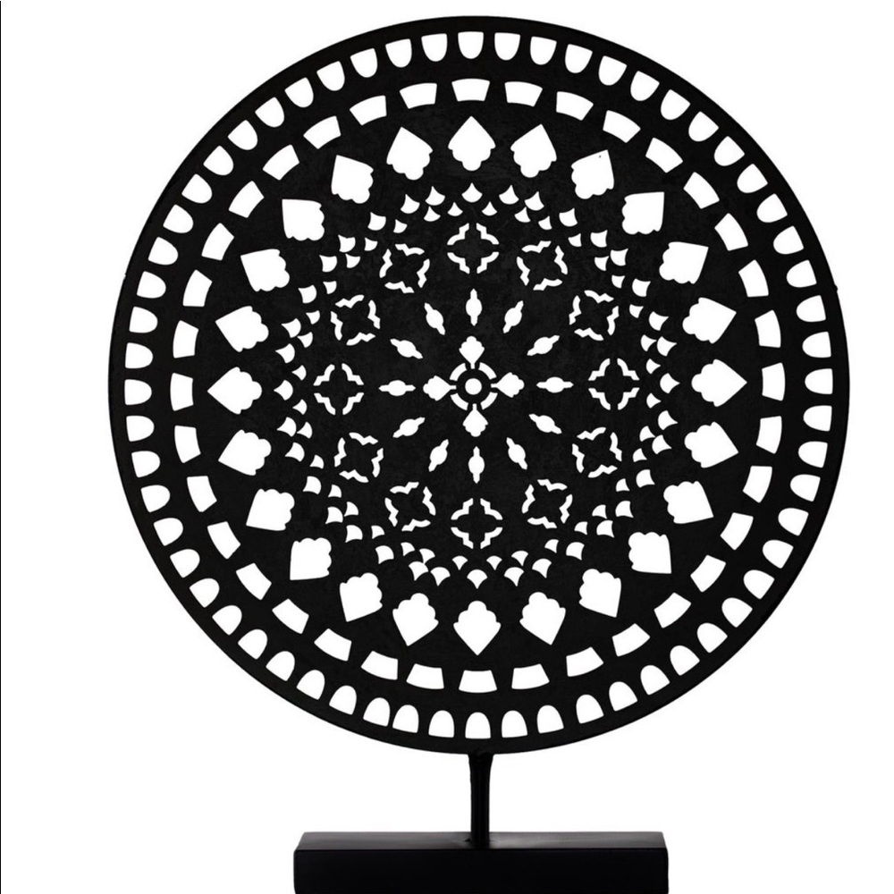 Medallion tabletop decor